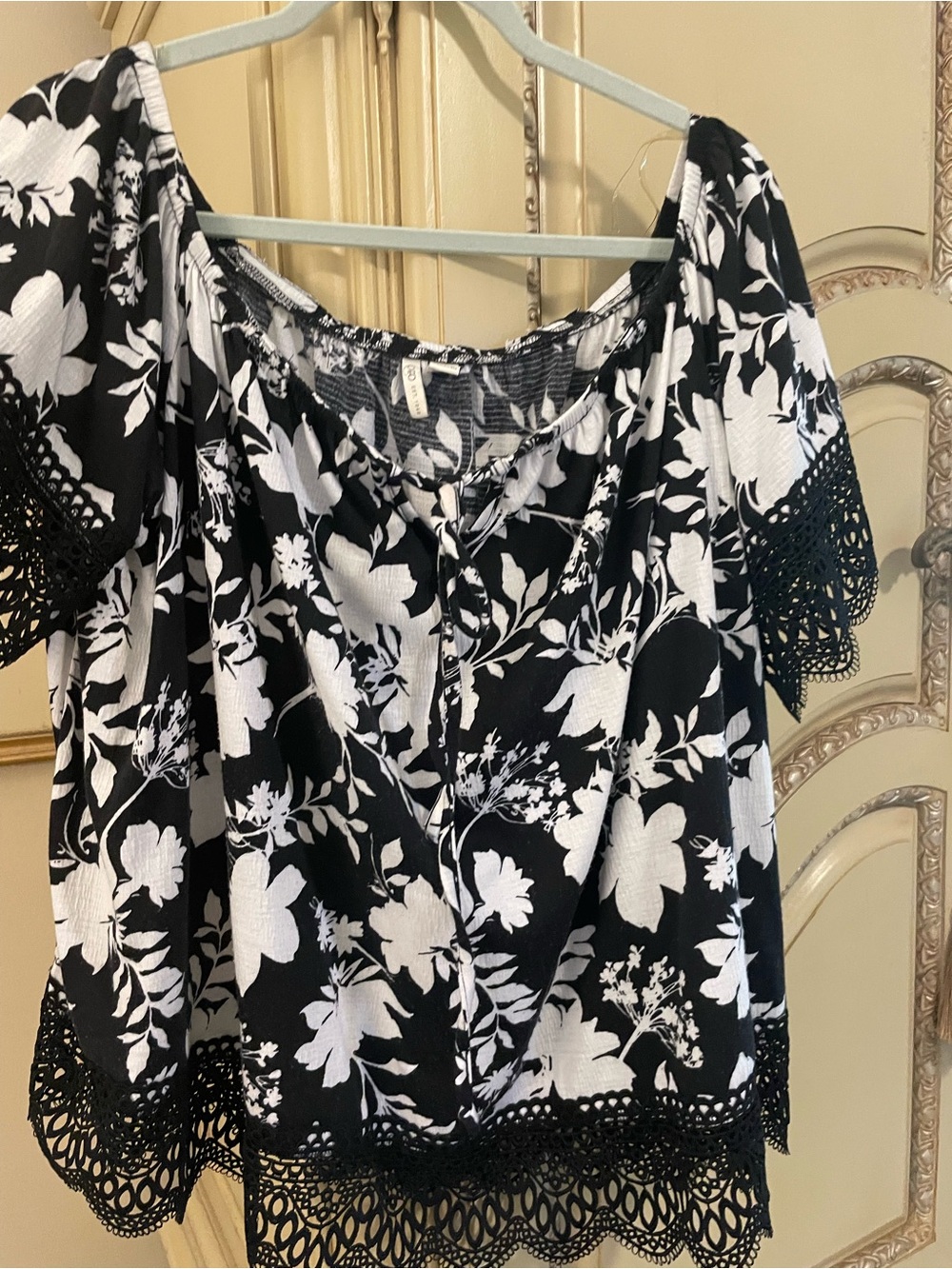 Black & White On or Off-Shoulder Lace Trim peasant top cotton, size XXXL